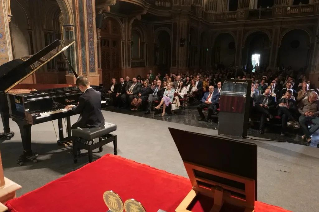 Uniendo Talento y Tradición: La Gala Inaugural de los Doctores Profesionales de Valencia 5 WhatsApp Image 2024 04 10 at 22.55.423