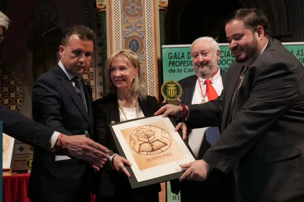 Uniendo Talento y Tradición: La Gala Inaugural de los Doctores Profesionales de Valencia 8 WhatsApp Image 2024 04 10 at 22.55.424