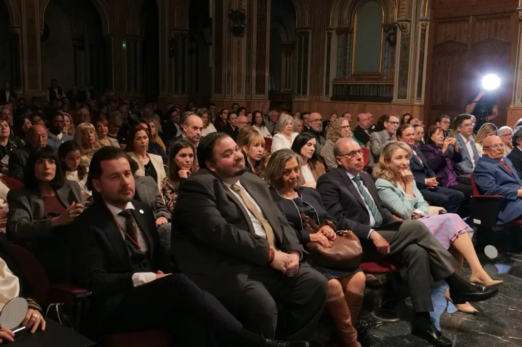 Uniendo Talento y Tradición: La Gala Inaugural de los Doctores Profesionales de Valencia 2 WhatsApp Image 2024 04 10 at 22.55.425
