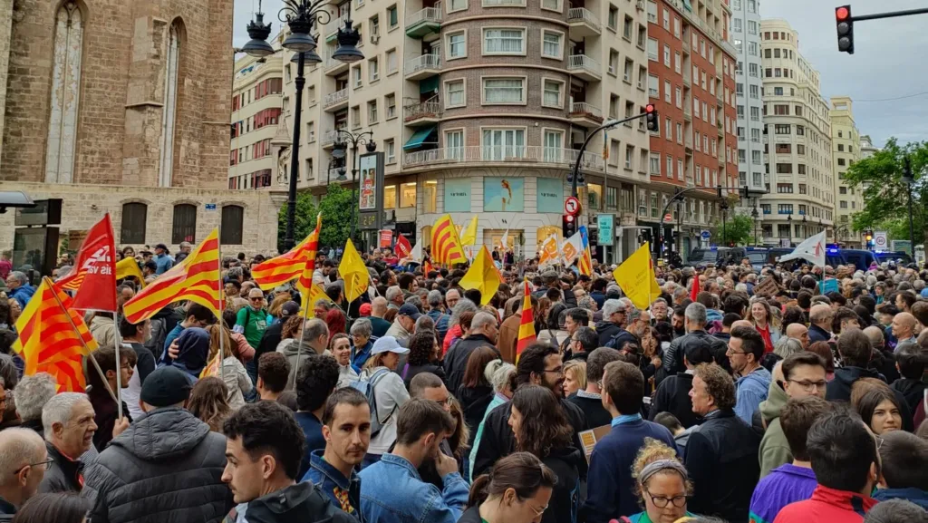 1000 catalanistas se manifiestan en Valencia exigiendo acabar con la censura que ellos mismos practican