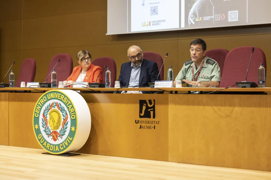La Universitat Jaume I y la Guardia Civil jornada de estrategias para la protección ante los ciberdelitos