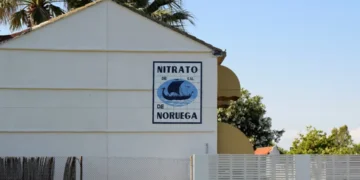 El Pleno impulsa la protección patrimonial de dos paneles cerámicos ubicados en El Grau y Pinedo