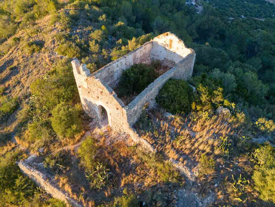 La torre y ermita de Sant Miquel de Corbera entra en la Lista Roja