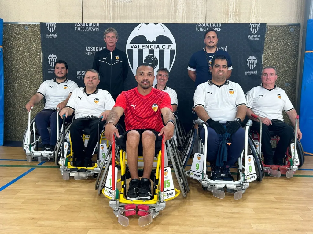 El equipo de fútbol en silla de ruedas del Valencia CF gana el clásico y se clasifica para la final de la Liga