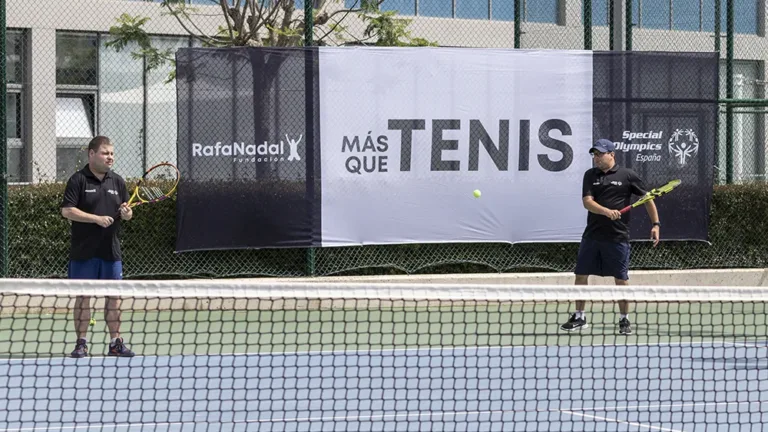 PORTADA MAS QUE TENIS FUNDACION RAFA NADAL