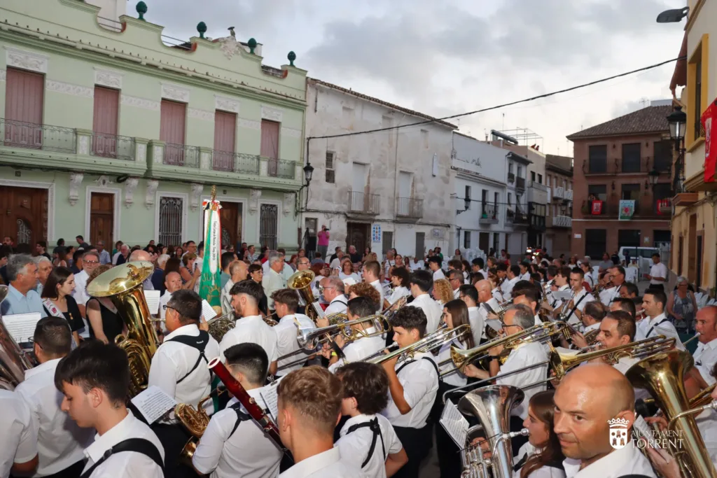 Más de 1.000 personas disfrutan del concierto "Torrent a Dos Bandes" 2 A Dos Bandes 70
