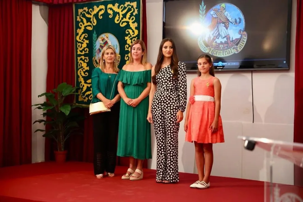 FMV y familia FMIV1952 11zon