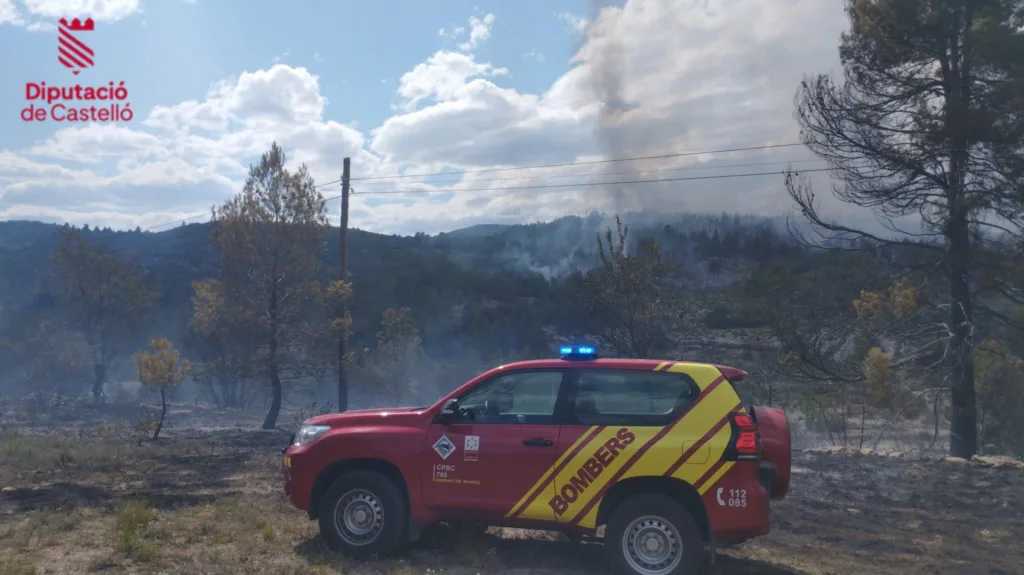 Incendio Forestal de Morella evoluciona favorablemente tras 13 medios aéreos luchando contra el fuego