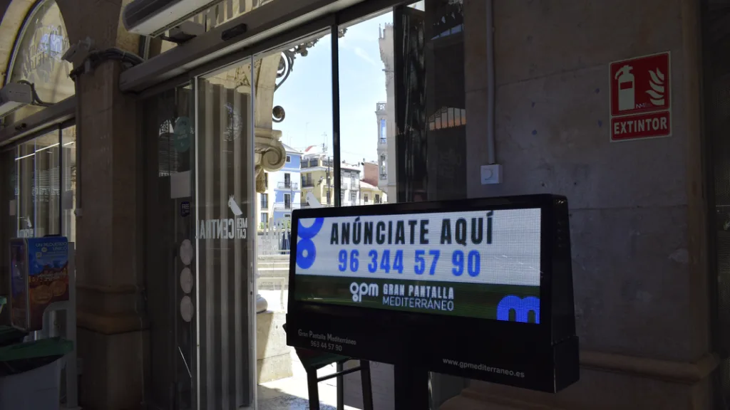 Nuevo tirón de orejas al Ayuntamiento de Valencia por publicidad ilegal en el Mercat Central