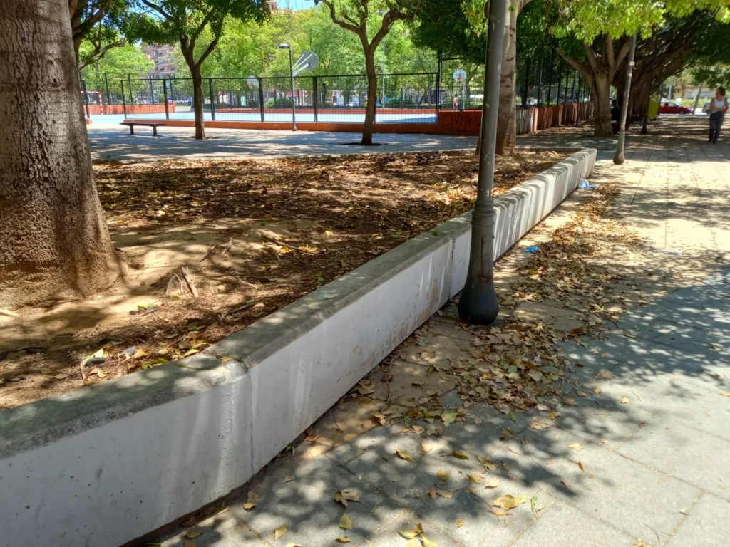 La jardinería del Barrio de San Antonio de la Zaidía fácilmente mejorable al que se une la falta de limpieza 3 WhatsApp Image 2024 07 05 at 20.47.012 11zon