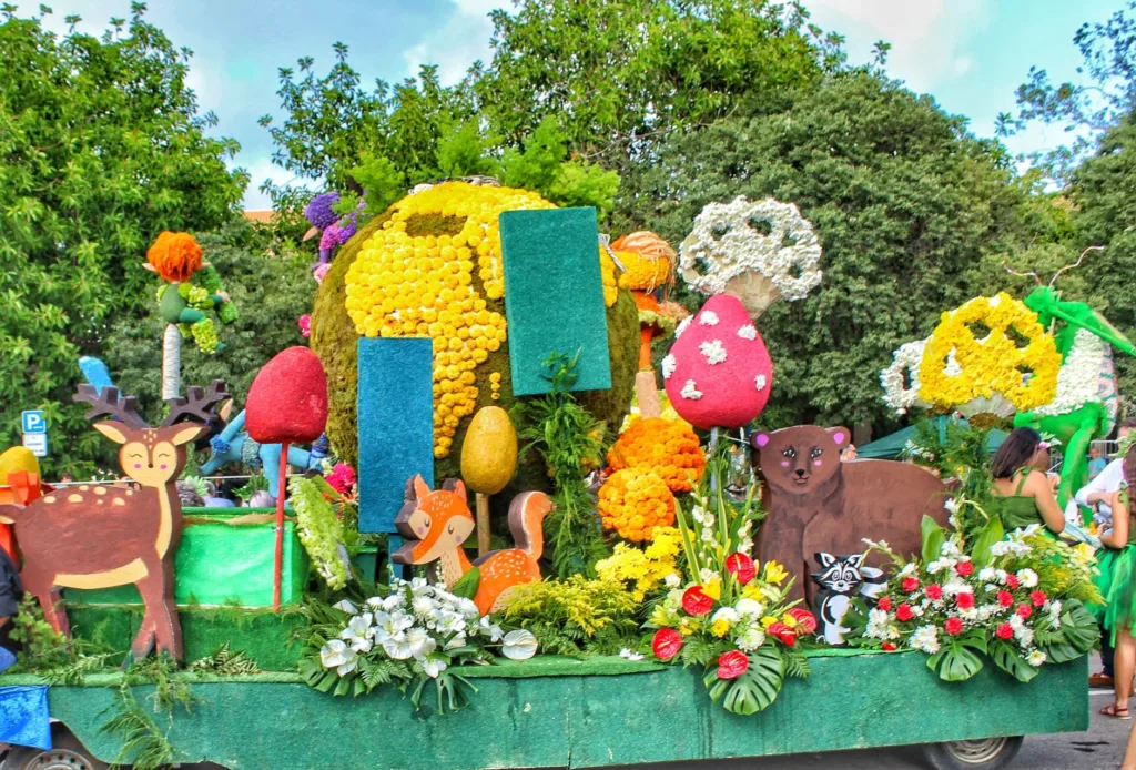 Lo Rat Penat commemora la Capital Verda Europea en la Batalla de Flors 9 WhatsApp Image 2024 07 29 at 16.44.08 11zon