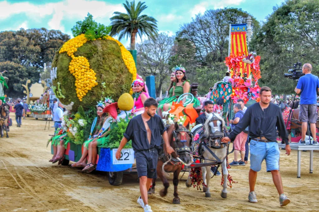 Lo Rat Penat commemora la Capital Verda Europea en la Batalla de Flors 5 WhatsApp Image 2024 07 29 at 16.44.093 11zon