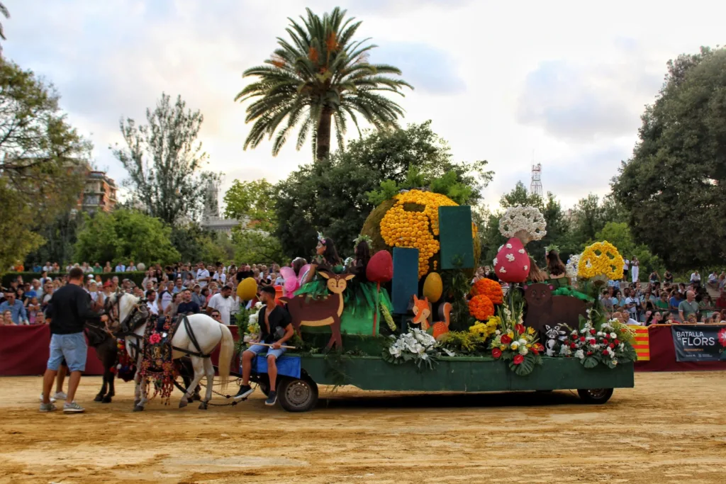 Lo Rat Penat commemora la Capital Verda Europea en la Batalla de Flors 2 WhatsApp Image 2024 07 29 at 16.44.101 11zon