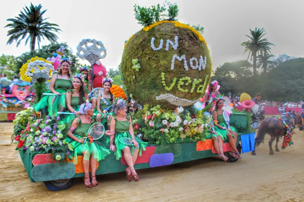 Lo Rat Penat commemora la Capital Verda Europea en la Batalla de Flors 3 WhatsApp Image 2024 07 29 at 16.44.10 11zon