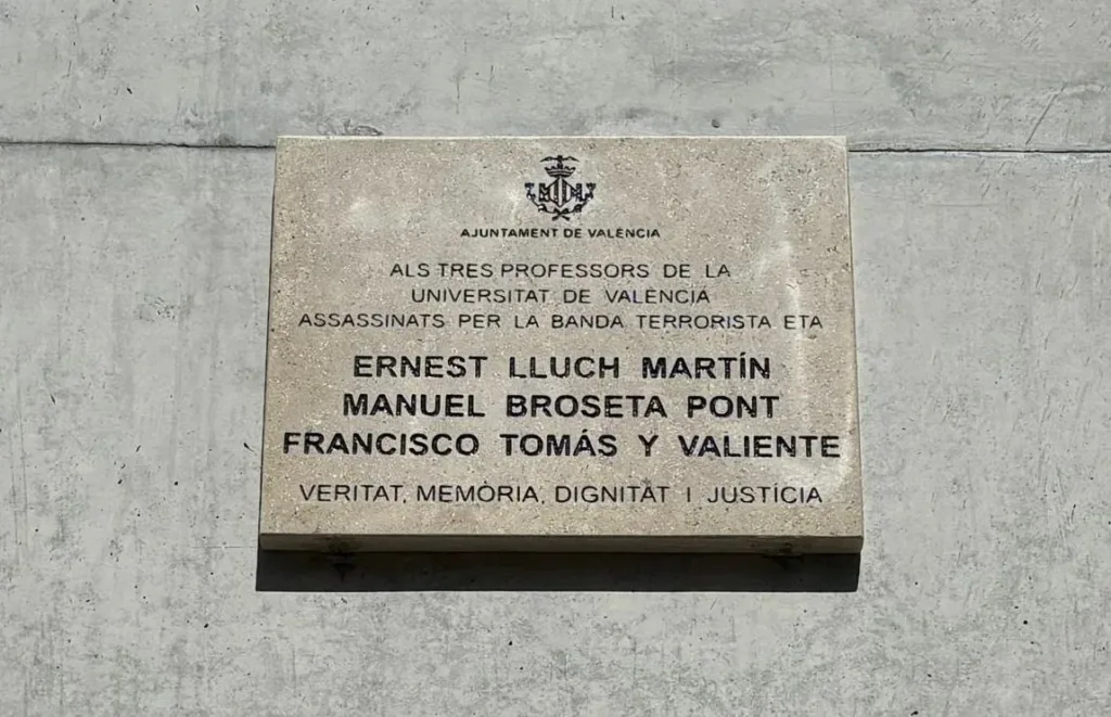 Valencia homenajea con una corona a Miguel Ángel Blanco y a todas las víctimas del terrorismo 5 placa terrorismo