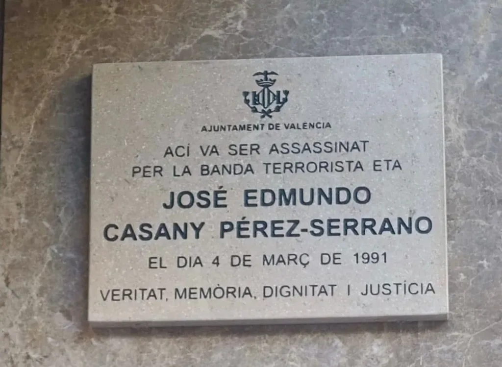 Valencia homenajea con una corona a Miguel Ángel Blanco y a todas las víctimas del terrorismo 3 placa terrorismo 3