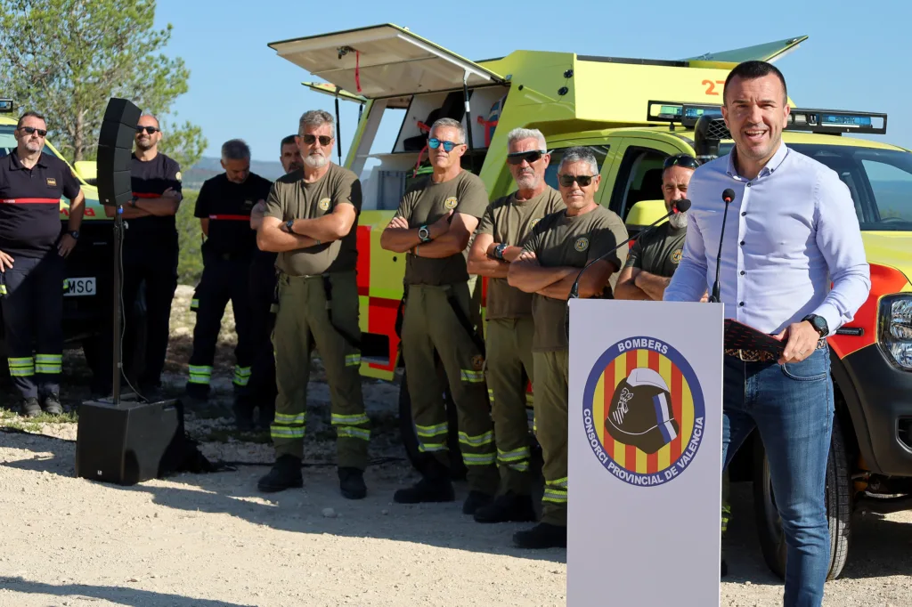 El Consorcio de Bomberos de la Diputació de Valéncia renueva la flota de vehículos de sus brigadas forestales 2 president1 11zon