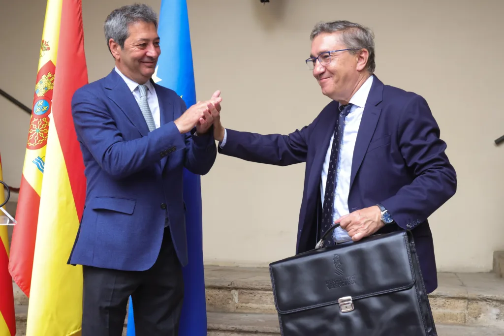 El Conseller de Cultura Rovira afirma que la cultura debe ser de todos y quiere eliminar la ideología 3 traspaso cartera cultira