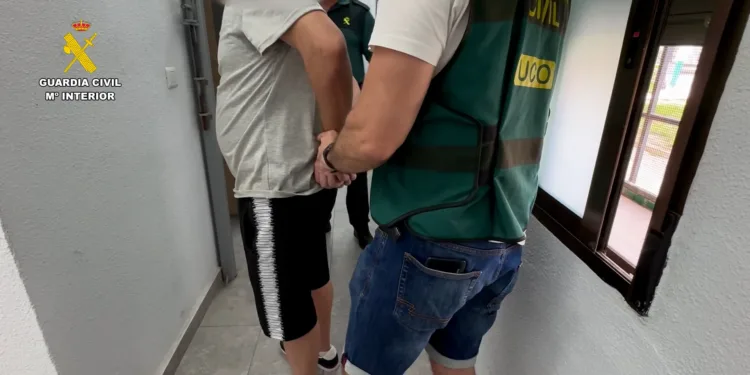 La Guardia Civil detiene a 4 mensajeros responsables de numerosos robos de paquetería en Valencia y Alicante