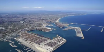 Detonación controlada de una bomba de la Guerra Civil en la ampliación norte del puerto de Valencia