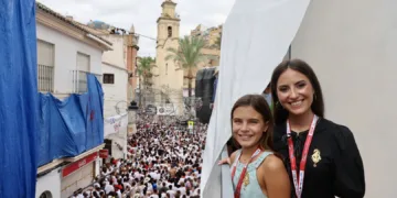 Las Falleras Mayores de Valencia presentes en la Tomatina de Buñol