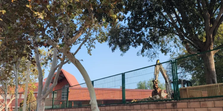 Inicio de las obras de urgencia del CEIP Enric Valor i Vives de Manises 1 Inicio obras de urgéncia CEIP Enric Valor i Vives de Manises