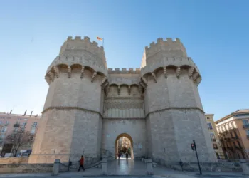 Una mujer muere al caer desde lo alto de las Torres de Serranos