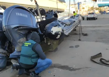 La Guardia Civil detiene a los integrantes de una organización criminal tras intervenir una narcolancha hace 1 año 1 Efectivos Guardia Civil