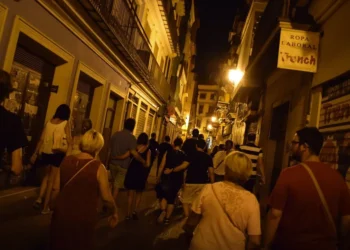 Rutas nocturnas con CaminArt: la Valencia modernista y Camins Negres