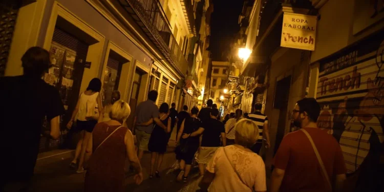 Rutas nocturnas con CaminArt: la Valencia modernista y Camins Negres