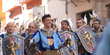 À Punt retransmite las entradas de Moros y Cristianos de Ontinyent