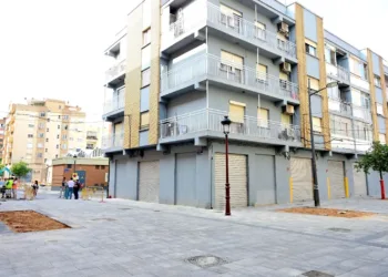 El Ayuntamiento acondiciona un aparcamiento con 150 plazas en el entorno del Mercado de Torrefiel