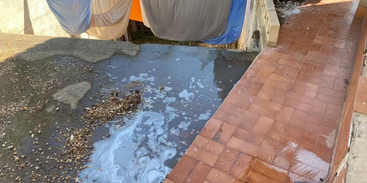 Vecinos de Cap Blanc denuncian vertidos ilegales de lavadoras directamente a la calle en un local que funciona como lavandería 1 Vecinos de Cap Blanc denuncian vertidos ilegales de lavadoras directamente a la calle en un local que funciona como lavandería