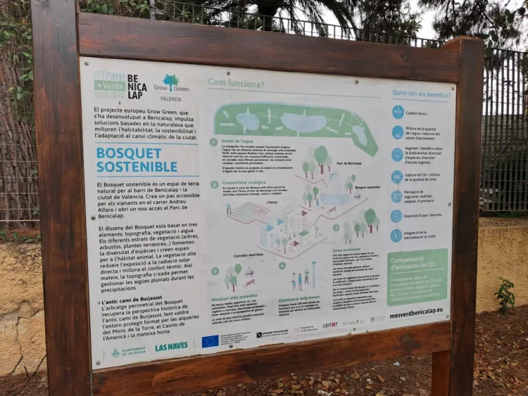 El Bosquete Sostenible de Benicalap abandonado, seco, con basura y malas hierbas