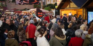 Torrent inaugura la II Feria del Chocolate con un lleno absoluto