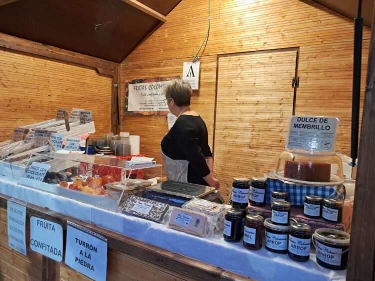 Torrent inaugura la II Feria del Chocolate con un lleno absoluto