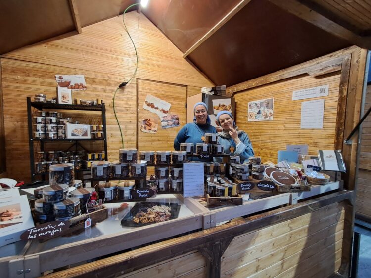 Torrent inaugura la II Feria del Chocolate con un lleno absoluto