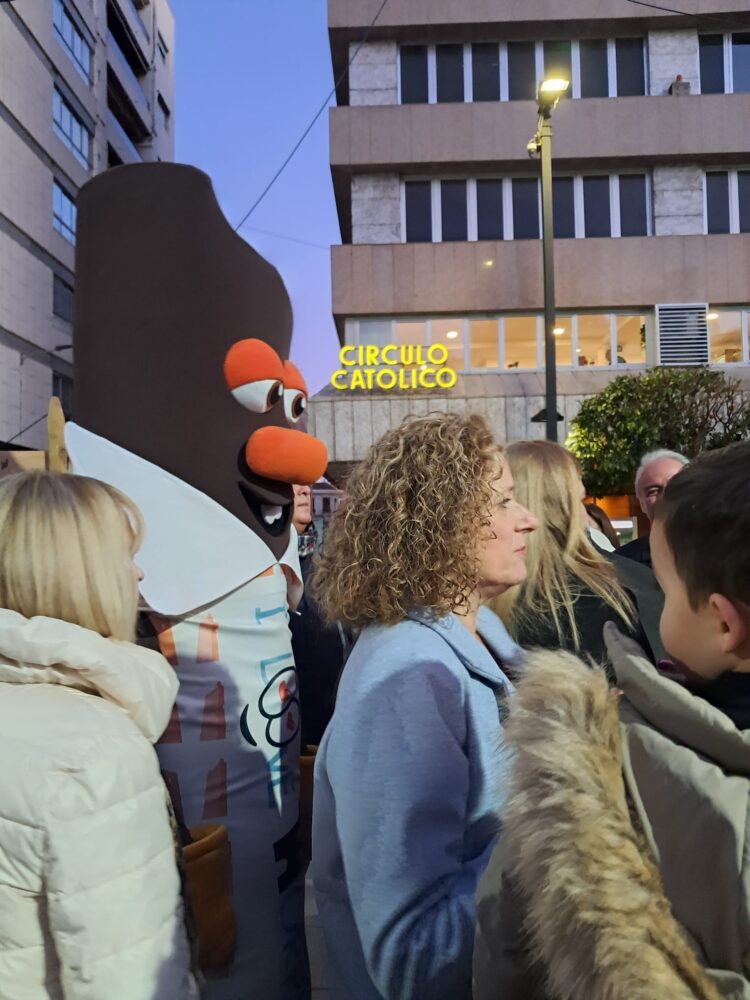 Torrent inaugura la II Feria del Chocolate con un lleno absoluto