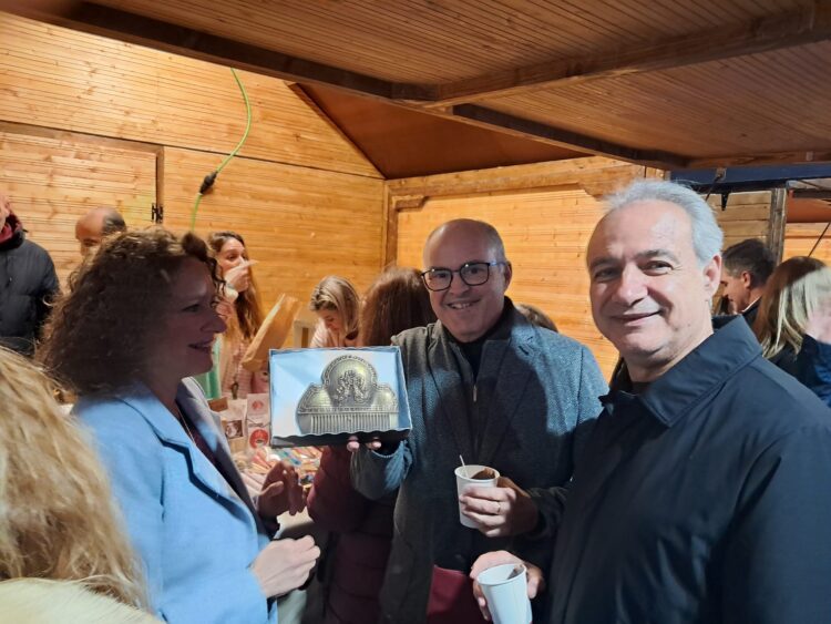 Torrent inaugura la II Feria del Chocolate con un lleno absoluto