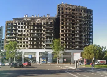 6 meses después del incendio el bloque de Nou Campanar será limpiado en Septiembre para iniciar su reconstrucción