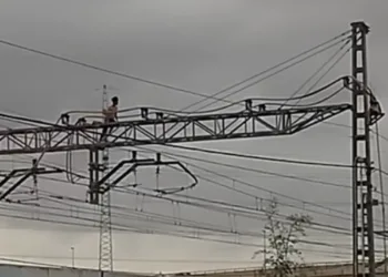 Más de 10.000 afectados por el corte de vías de casi 3 horas tras deambular por las vías de tren un individuo