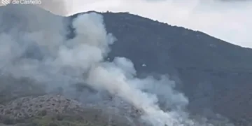 4 medios aéreos luchan contra un Incendio Forestal en Oropesa