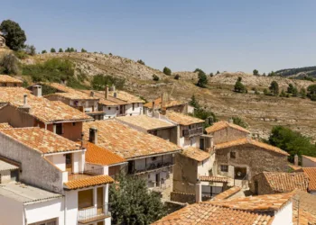 Castell de Cabres: El Pueblo más Pequeño de la Comunitat Valenciana