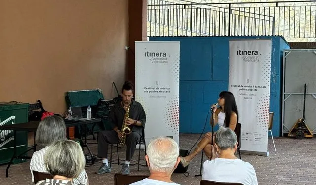 El Festival Itinera lleva su magia a Castell de Cabres: Música en el corazón del pueblo más pequeño de la Comunitat Valenciana 1 El Festival Itinera lleva su magia a Castell de Cabres: Música en el corazón del pueblo más pequeño de la Comunitat Valenciana