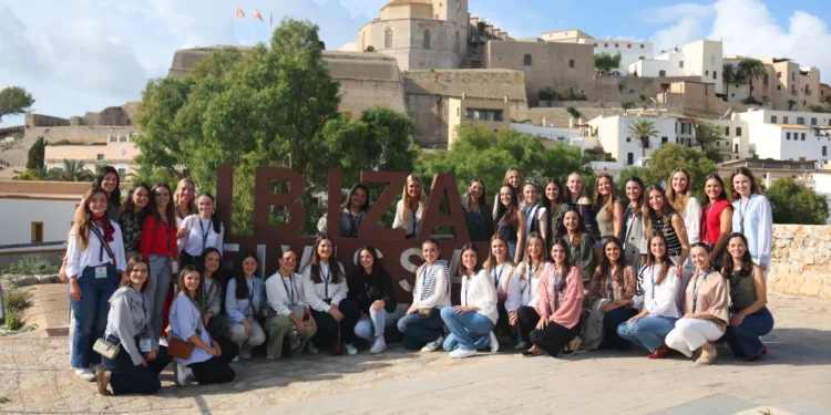 Las Candidatas a Fallera Mayor y Corte en su visita este fin de semana a Ibiza
