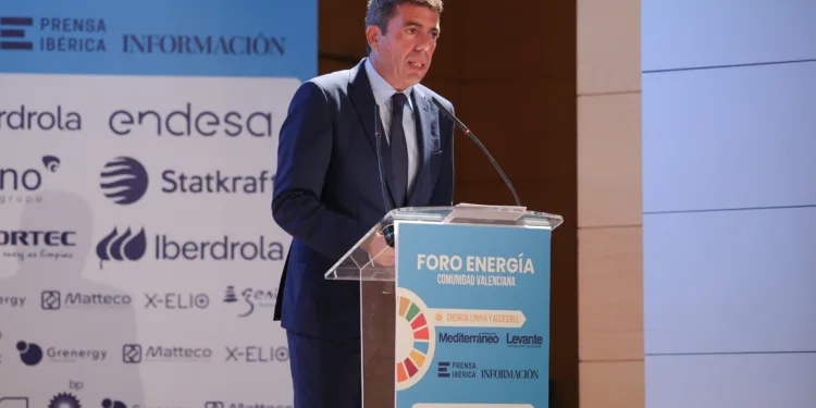 Carlos Mazón avanza que el Consell trabaja en la creación de un ‘hub de empresas industriales’ en materia de energías renovables