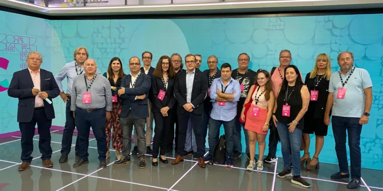 La televisión valenciana se pone À Punt para comenzar una nueva etapa 1 Un grupo de periodistas de medios como los responsables de Noticias Ciudadanas y Play Radio Valencia