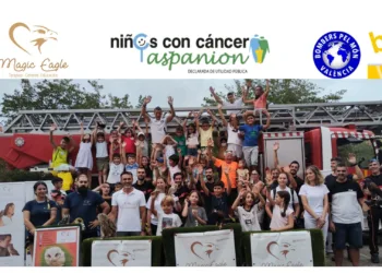 Los Bomberos de Valéncia recibieron la visita de Aspanion y regalaron una actividad terapéutica de aves rapaces con "Magic Eagle" 2 Los Bomberos de Valéncia recibieron la visita de Aspanion y regalaron una actividad terapéutica de aves rapaces con «Magic Eagle»