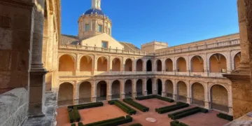 Cultura celebra una jornada de puertas abiertas para dar a conocer el patrimonio de la Biblioteca Valenciana Nicolau Primitiu