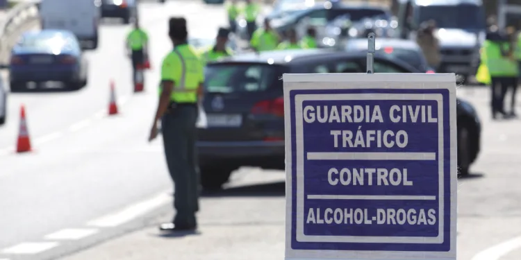 Al día 543 conductores dan positivo en alcohol y cada semana un 39% de los test realizados en drogas 1 Controles alcohol y drogas DGT